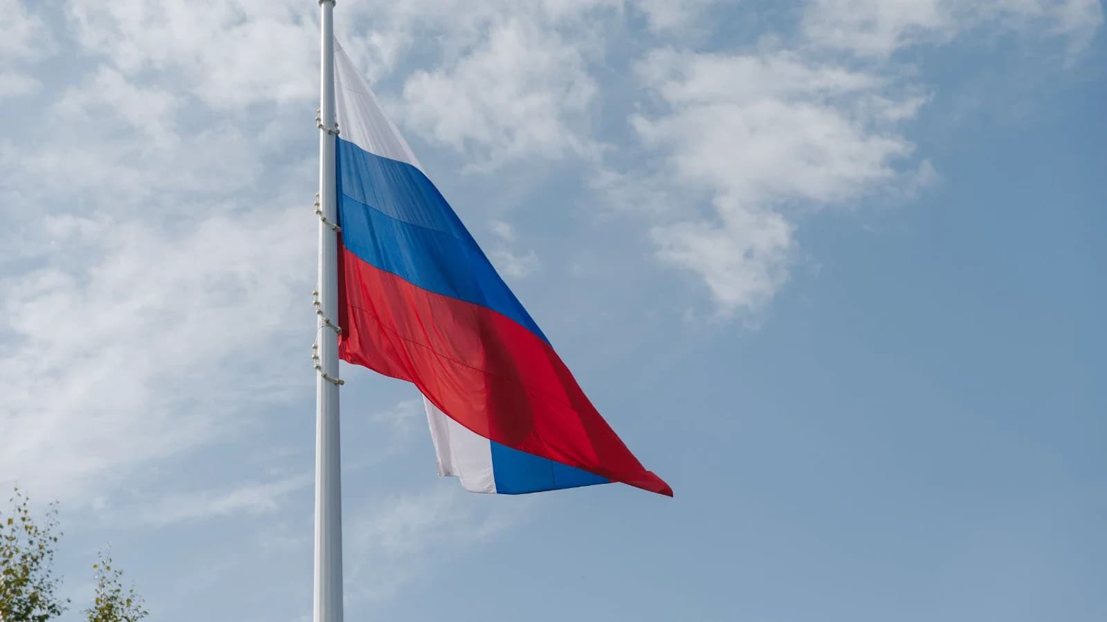 Ямальский район отметил День государственного флага России